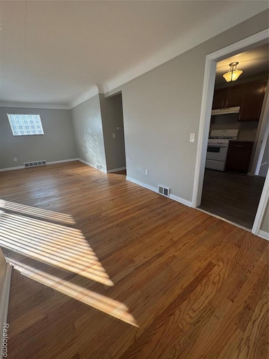 19645 Woodmont St, Harper Woods, MI 48225 - photo 5