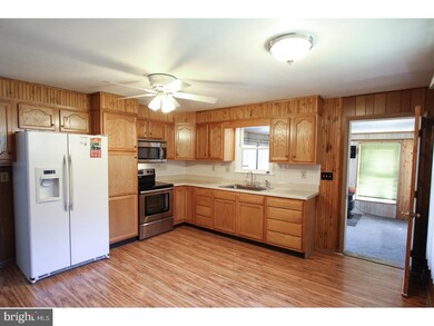 516 Spring Valley Rd, Reading, PA 19604 - photo 2