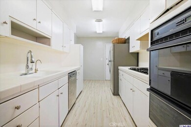 6225 Coldwater Canyon Ave unit 209, North Hollywood, CA 91606 - photo 4