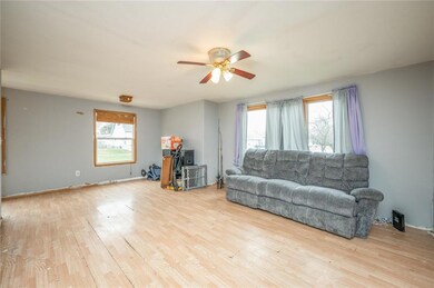 311 E 3rd St S, Newton, IA 50208 - photo 5