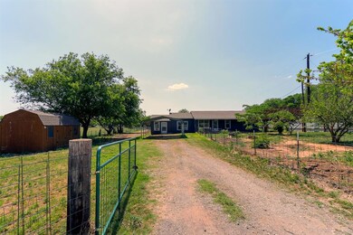 580 Parker St, Azle, TX 76020 - photo 2