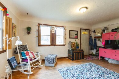 1039 65th St, Windsor Heights, IA 50324 - photo 3