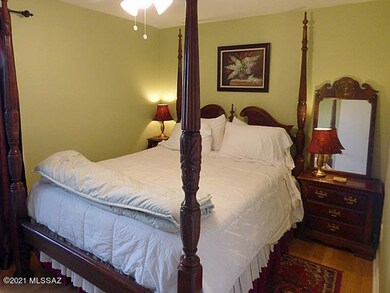 P1240901-guest bedroom