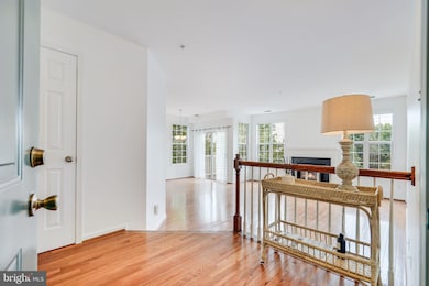 4657 Longstreet Ln unit 201, Alexandria, VA 22311 - photo 2