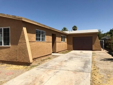 048-904726 Exterior Garage
