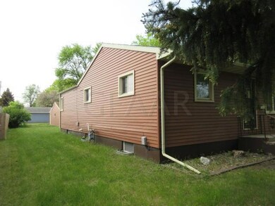 1423 11th Ave S, Grand Forks, ND 58201 - photo 3