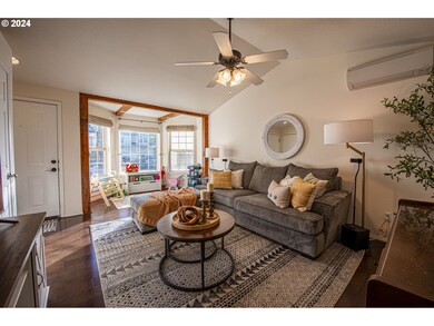 4128 Forsythia St, Springfield, OR 97478 - photo 7