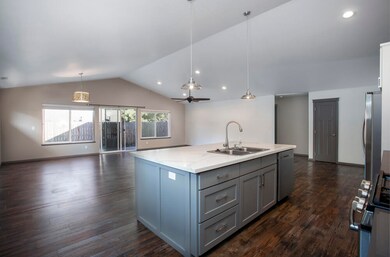 8-Kit Pan View 224 Lexis Dr97527 014