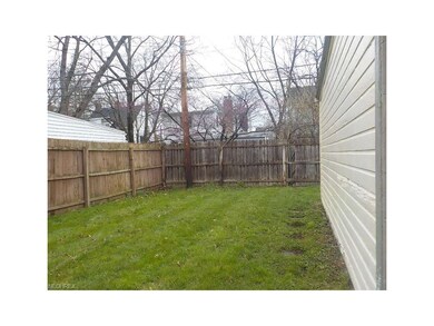 890 Helmsdale Rd, Cleveland, OH 44112 - photo 4