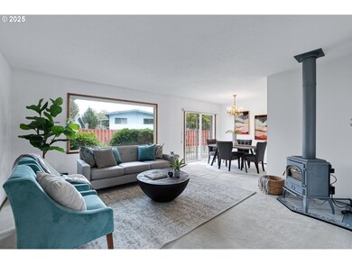 Living Room/Entrance