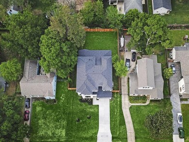 814 W 31st St, Houston, TX 77018 - photo 2