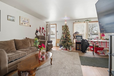 2325 N Ballard Rd, Appleton, WI 54911 - photo 4