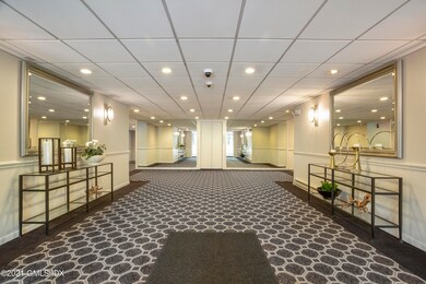 Greenwich Green unit 107, Old Greenwich, CT 06870 - photo 2