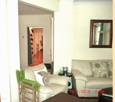 9main 1st flr living room2