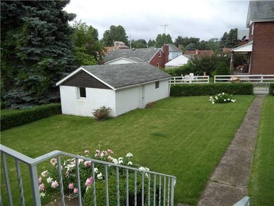 Yard/Garden. Detached garage with automatic door