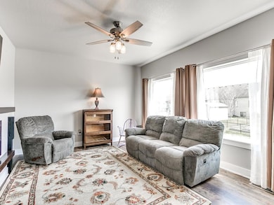 1256 Apache St-25