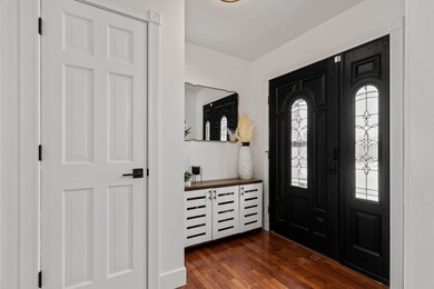32_hwy j interior-14