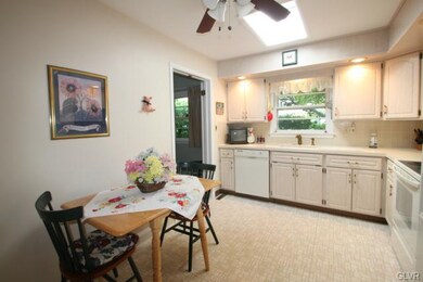 6195 Fairway Ln, Allentown, PA 18106 - photo 7