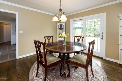 09_Dining Room