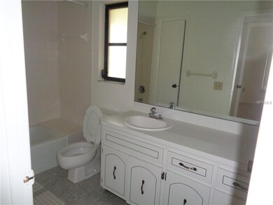 Guest bath with tub/shower combo