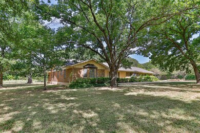 1627 S Clements St, Gainesville, TX 76240 - photo 4