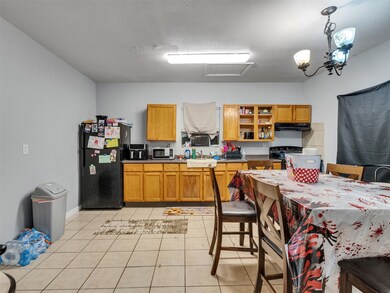 Kitchen (Front Unit):
The kitchen offers function and simplicity, featuring easy-to-clean tile floors, included microwave, and efficient counter space. It’s the kind of kitchen that makes cooking at home comfortable and manageable.