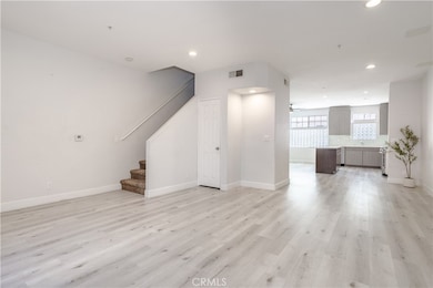 18347 Saticoy St unit 28, Reseda, CA 91335 - photo 6