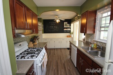 07 Kitchen to chalkboard