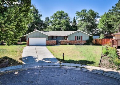 Ranch-style house featuring a garage and a front l