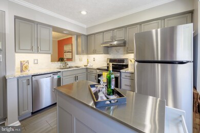 3725 Mazewood Ln, Fairfax, VA 22033 - photo 4