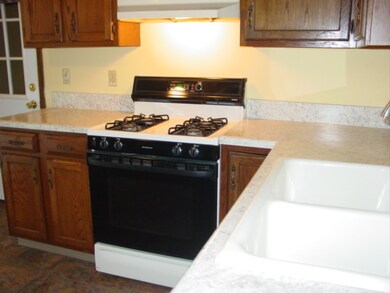 897 Shady Ct, Aurora, IL 60506 - photo 5