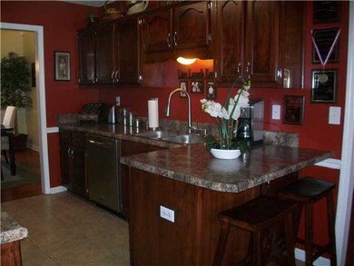 Efficient Kitchen with lots of cabinets, NEW Frige