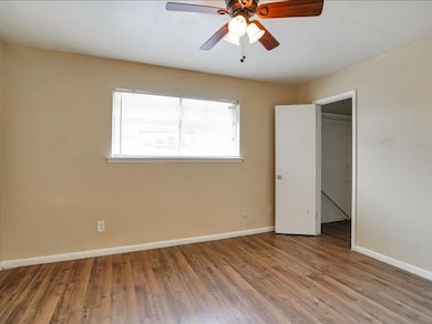 427 Hollyvale Dr unit 23, Houston, TX 77060 - photo 5