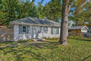 606 Cullom St, Normal, IL 61761 - photo 2