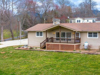 1005 Saunders Rd, Franklin, NC 28734 - photo 3