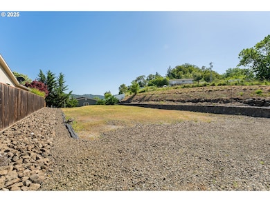 633 Highland Vista Ln, Roseburg, OR 97471 - photo 2