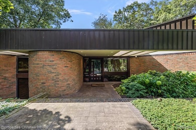 4647 Private Lake Dr, Bloomfield Hills, MI 48301 - photo 5