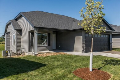 3707 Bluebird Dr SW, Cedar Rapids, IA 52404 - photo 2