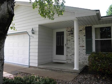 840 S Perry Pkwy, Oregon, WI 53575 - photo 2