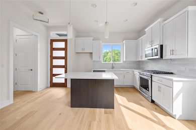 Kitchen with a center island, tasteful backsplash