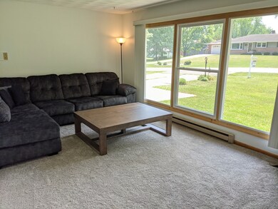 330 Oak Ridge Dr, Freeport, IL 61032 - photo 3