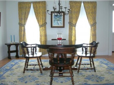 Frml Dining Off Kitch & Fam Rm