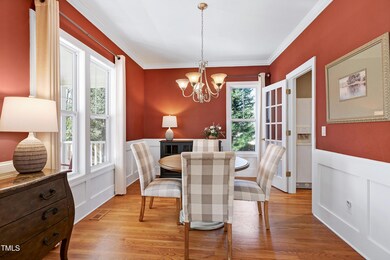 7-Dining Room - note moldings