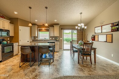 1502 Sharloh Loop, Bismarck, ND 58501 - photo 6