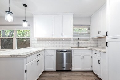 9024 Carousel Ln unit A and B, Houston, TX 77080 - photo 4