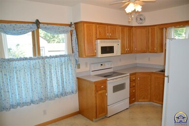 1115 SW Orleans St, Topeka, KS 66604 - photo 4