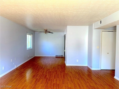 1803 Cromwell Dr unit 4, Akron, OH 44313 - photo 2