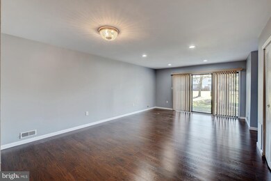 4 Lyon Ln unit 19E, Franklin Park, NJ 08823 - photo 7