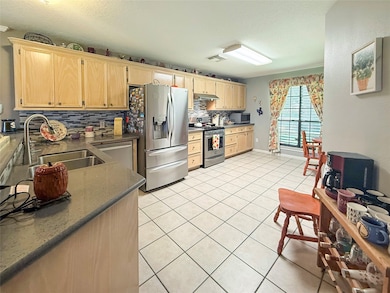 8 Rayburn Ridge, Angleton, TX 77515 - photo 3