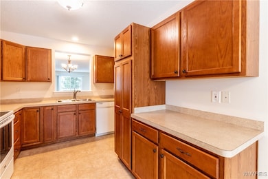 53 Blossom Wood Ln, Buffalo, NY 14227 - photo 6